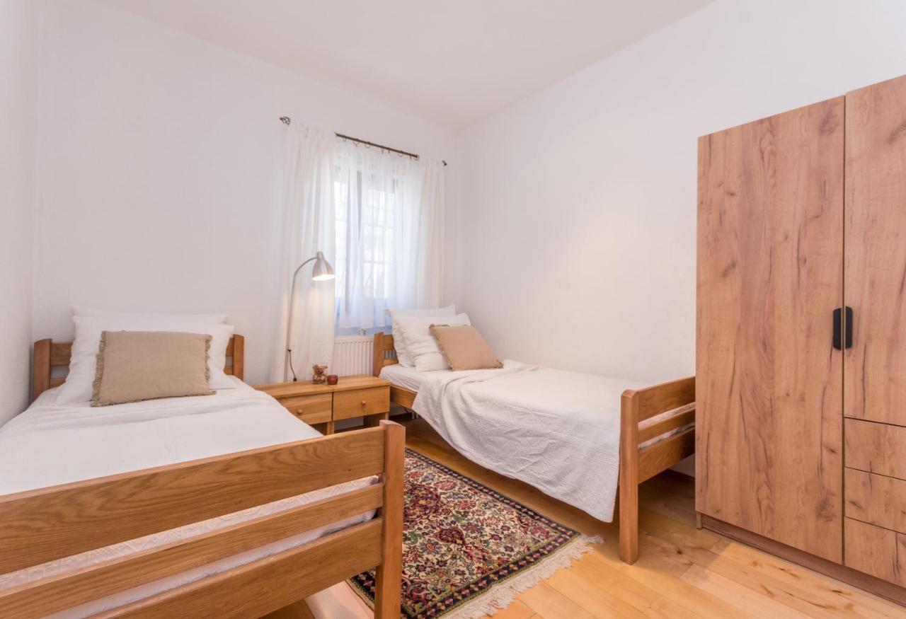 Mustel Travel Apartments سفيتي بيتار المظهر الخارجي الصورة