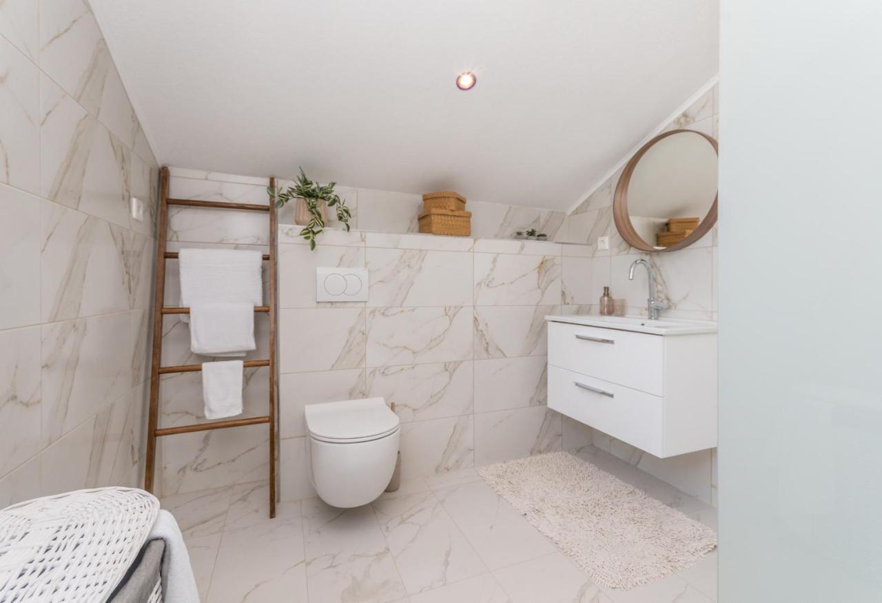 Mustel Travel Apartments سفيتي بيتار المظهر الخارجي الصورة
