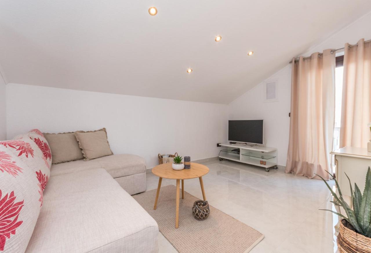 Mustel Travel Apartments سفيتي بيتار المظهر الخارجي الصورة